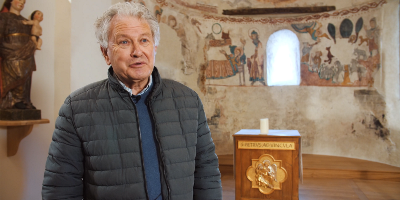 Restaurer des peintures murales dans une chapelle rurale